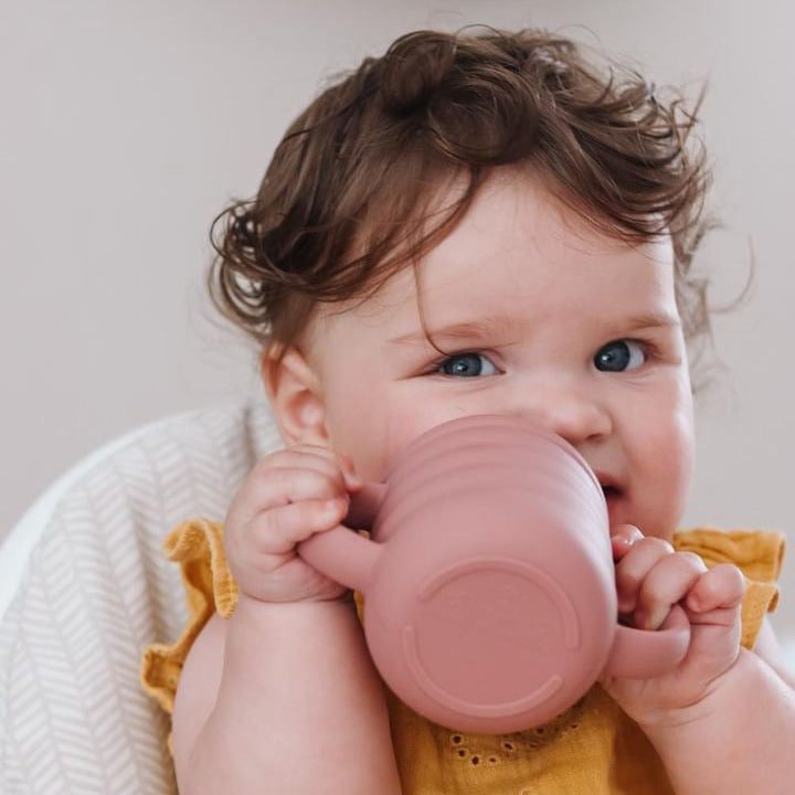 Baby sippy cup with removable lid and straw, silicone material, BPA free, suitable for 6 months+ babies